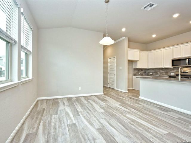 6519 Queen Carol, San Antonio, TX 78239