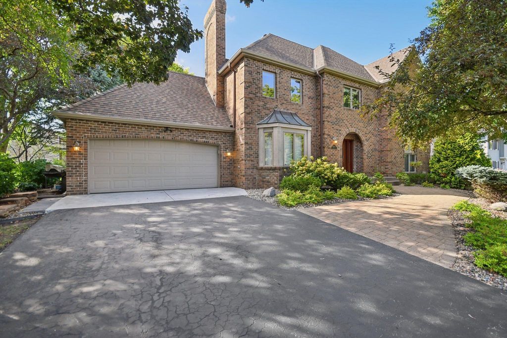 4615 Juneau Lane N, Plymouth, MN 55446