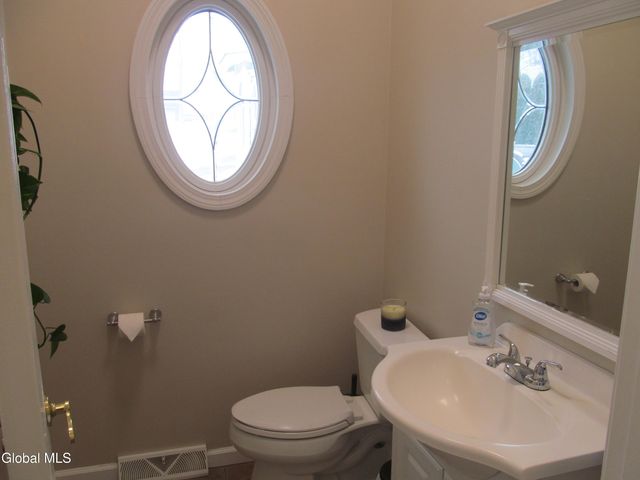 26 Gronczniak Road, Stillwater, NY 12170