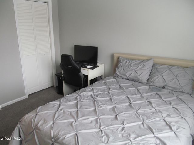 26 Gronczniak Road, Stillwater, NY 12170