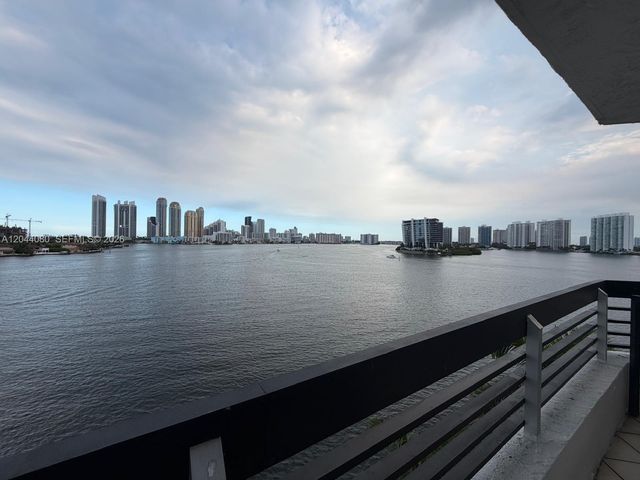 3600 Mystic Pointe Drive 718, Aventura, FL 33180