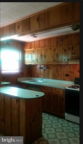 2528 S MASSEY ST, Philadelphia, PA 19142