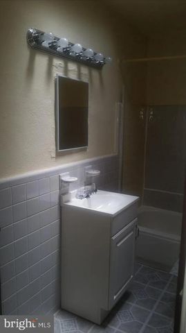 2528 S MASSEY ST, Philadelphia, PA 19142