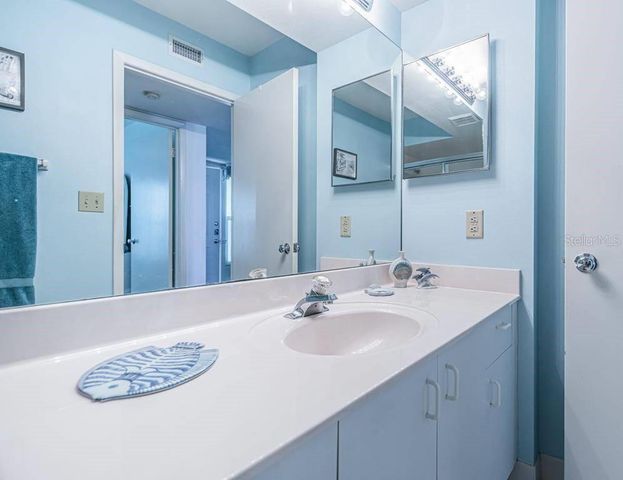 6001 BAHIA DEL MAR CIRCLE 527, St Petersburg, FL 33715