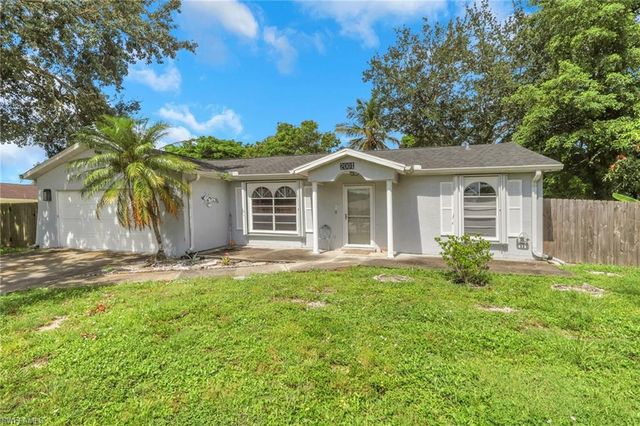 2001 48th ST SW, Naples, FL 34116
