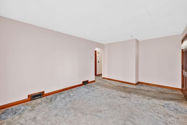 95 Kingsley St, Springfield, MA 01104