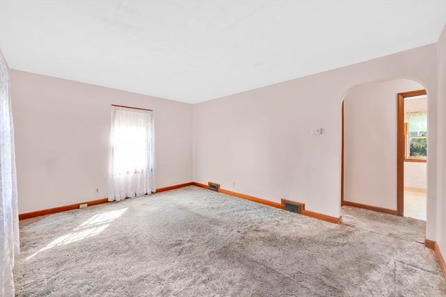 95 Kingsley St, Springfield, MA 01104
