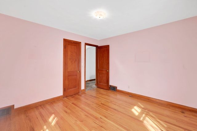 95 Kingsley St, Springfield, MA 01104