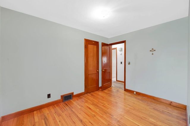 95 Kingsley St, Springfield, MA 01104