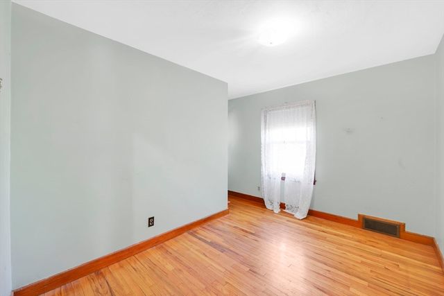 95 Kingsley St, Springfield, MA 01104