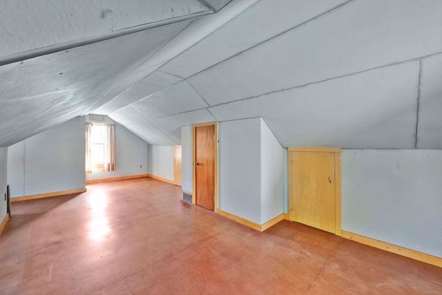 95 Kingsley St, Springfield, MA 01104