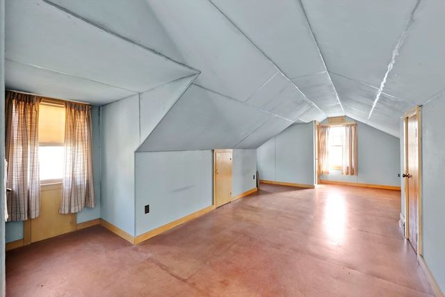 95 Kingsley St, Springfield, MA 01104