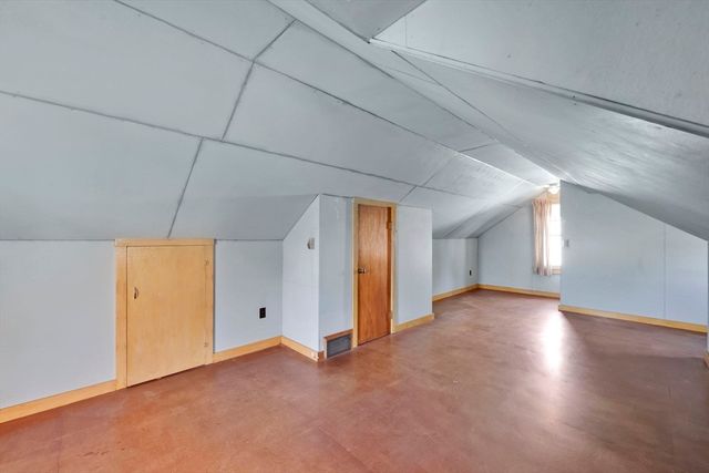 95 Kingsley St, Springfield, MA 01104