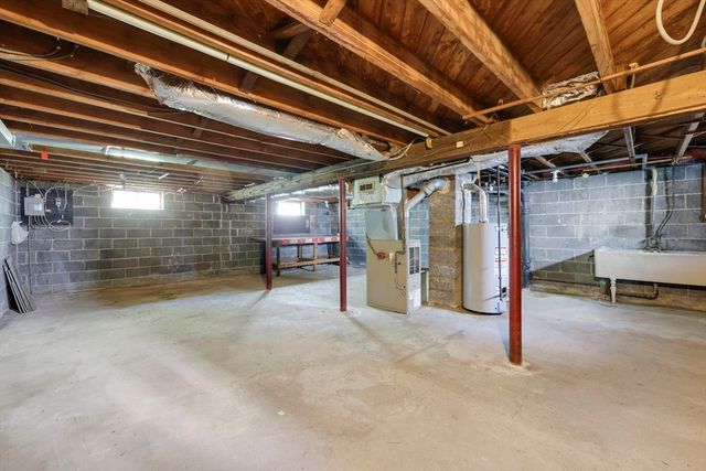 95 Kingsley St, Springfield, MA 01104