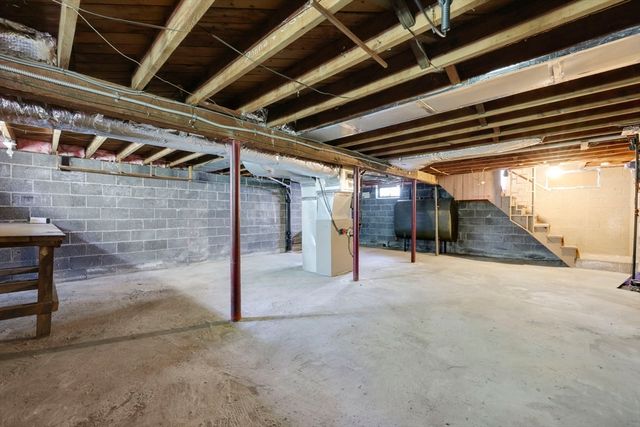 95 Kingsley St, Springfield, MA 01104