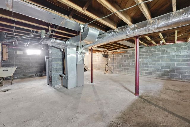95 Kingsley St, Springfield, MA 01104