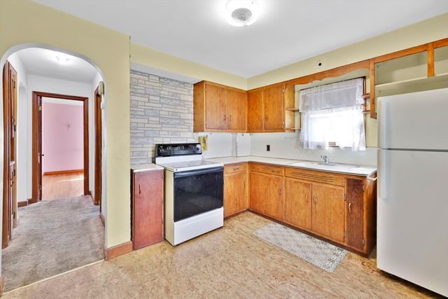 95 Kingsley St, Springfield, MA 01104