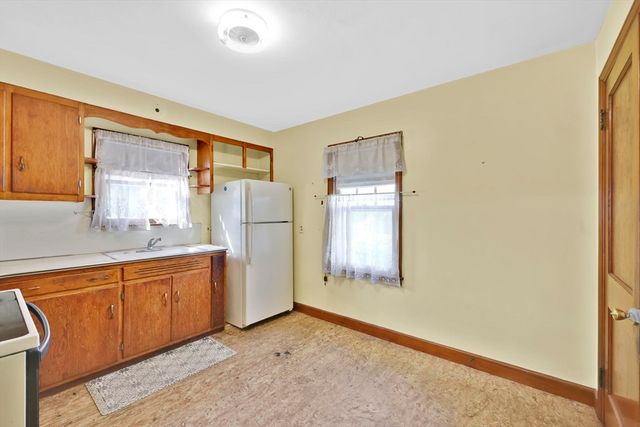 95 Kingsley St, Springfield, MA 01104