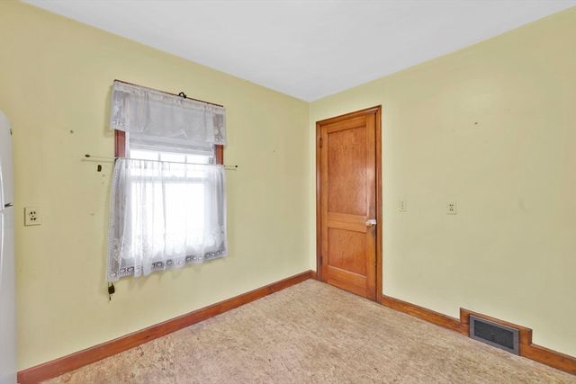 95 Kingsley St, Springfield, MA 01104