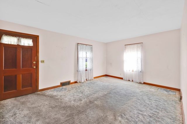 95 Kingsley St, Springfield, MA 01104