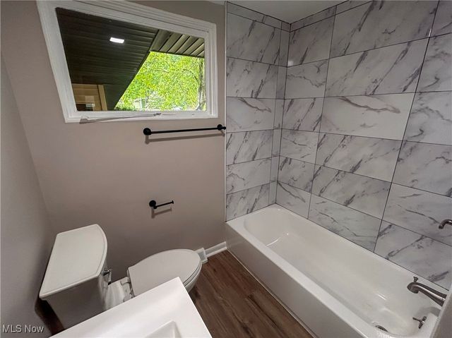 837 Pinecrest Road, Girard, OH 44420