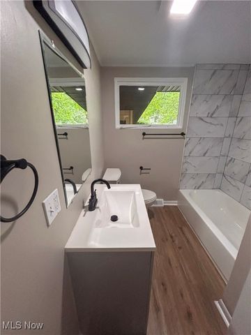 837 Pinecrest Road, Girard, OH 44420