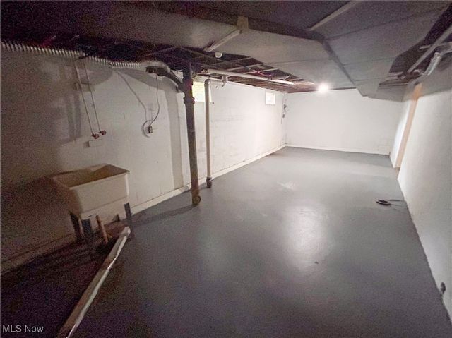 837 Pinecrest Road, Girard, OH 44420