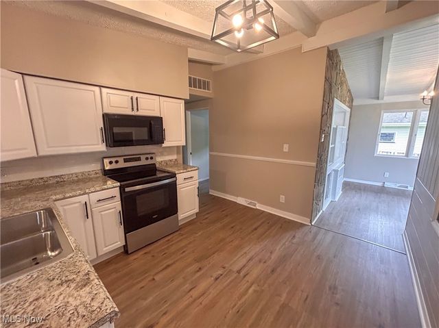 837 Pinecrest Road, Girard, OH 44420