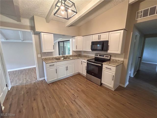 837 Pinecrest Road, Girard, OH 44420