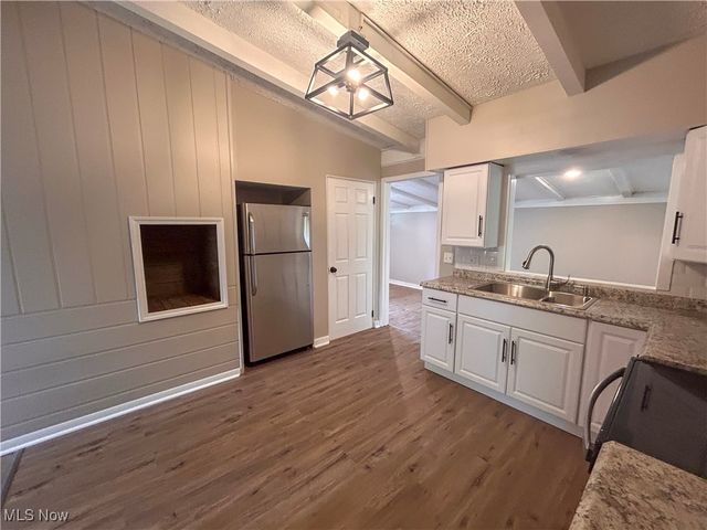 837 Pinecrest Road, Girard, OH 44420