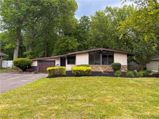 837 Pinecrest Road, Girard, OH 44420