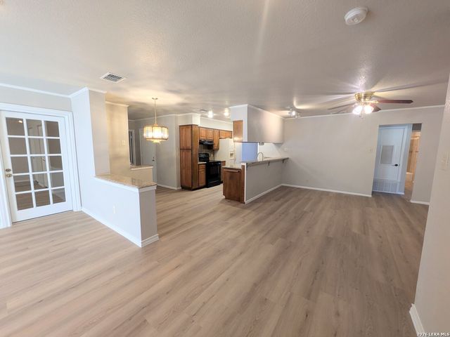 6618 CLOVERBEND ST, Leon Valley, TX 78238