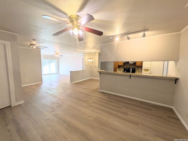 6618 CLOVERBEND ST, Leon Valley, TX 78238