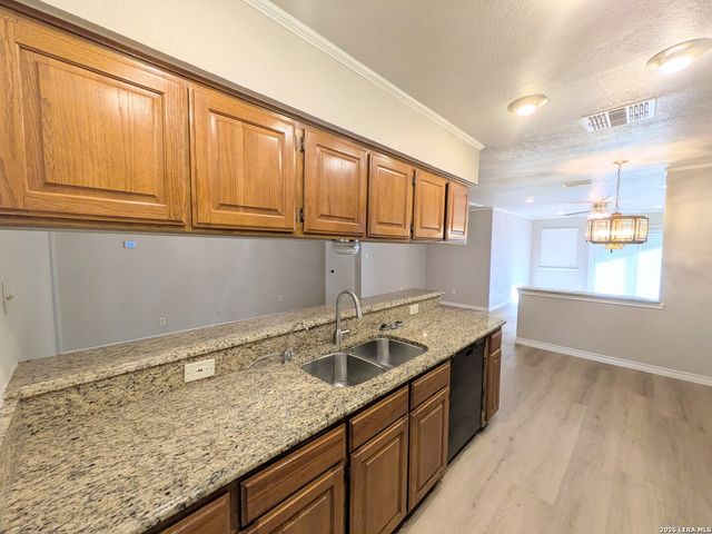 6618 CLOVERBEND ST, Leon Valley, TX 78238