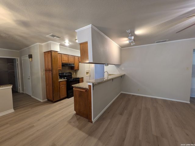 6618 CLOVERBEND ST, Leon Valley, TX 78238