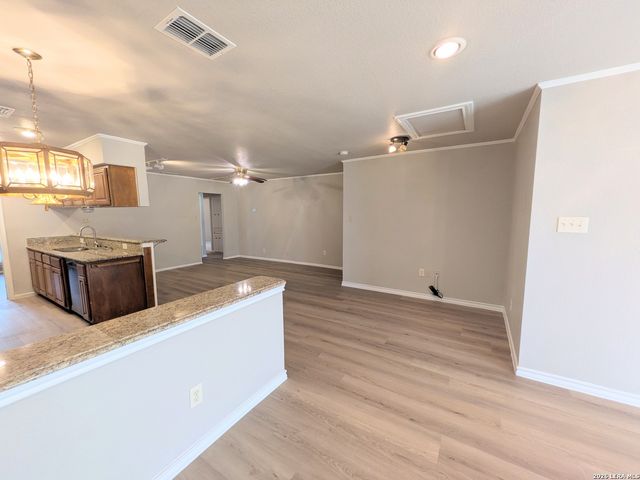 6618 CLOVERBEND ST, Leon Valley, TX 78238