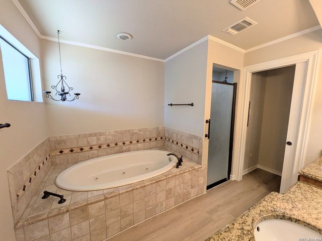 6618 CLOVERBEND ST, Leon Valley, TX 78238