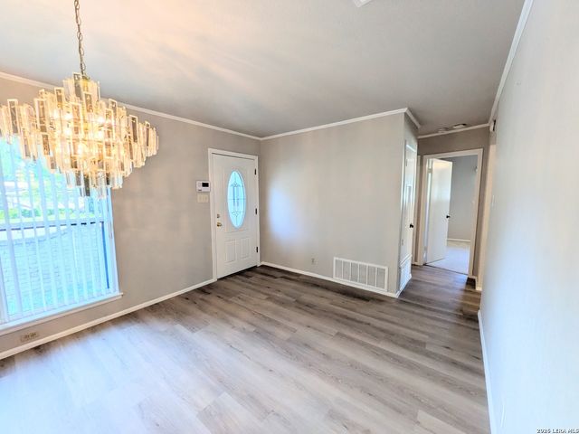 6618 CLOVERBEND ST, Leon Valley, TX 78238