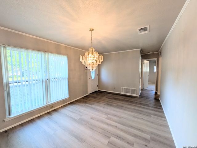 6618 CLOVERBEND ST, Leon Valley, TX 78238