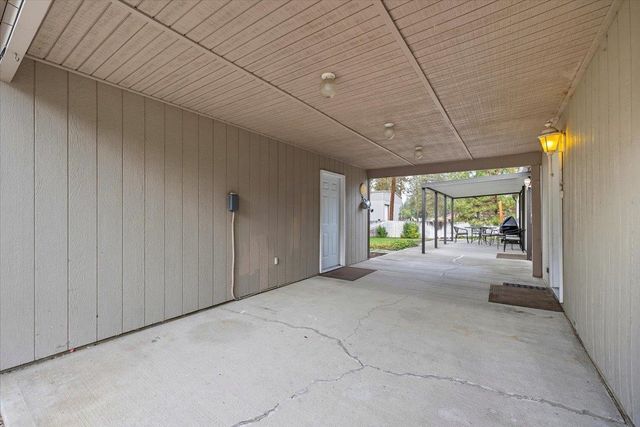 8827 N Seven Mile Rd, Nine Mile Falls, WA 99026