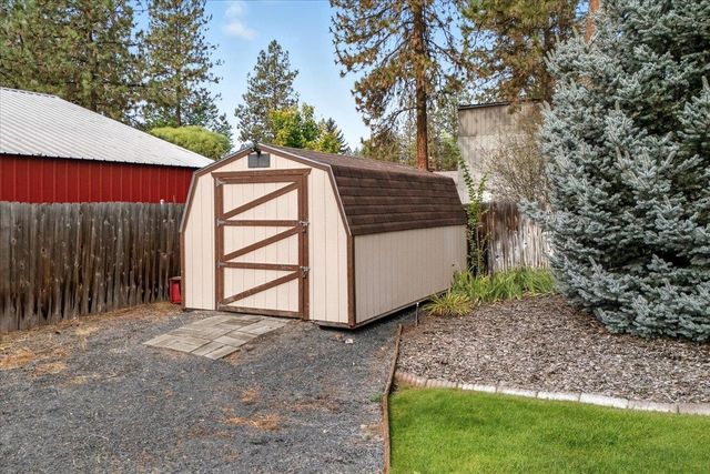 8827 N Seven Mile Rd, Nine Mile Falls, WA 99026
