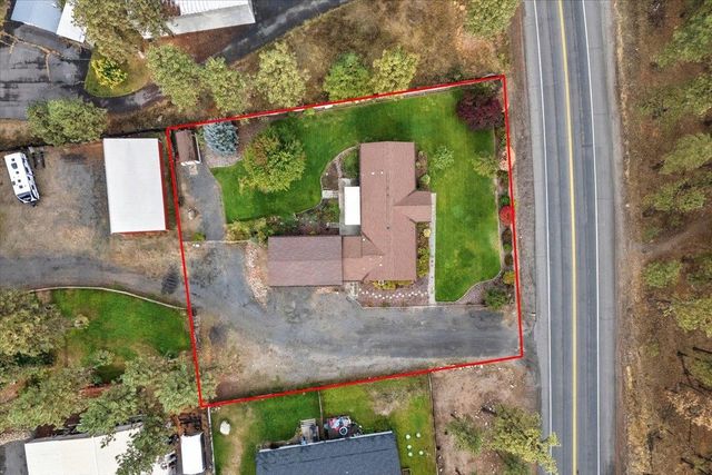 8827 N Seven Mile Rd, Nine Mile Falls, WA 99026