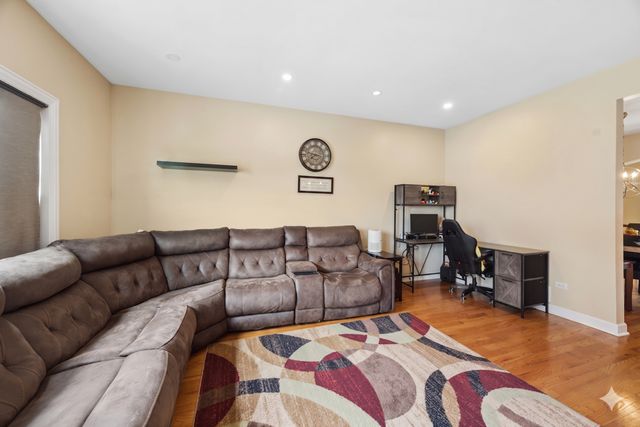 6635 W 64TH Place, Chicago, IL 60638