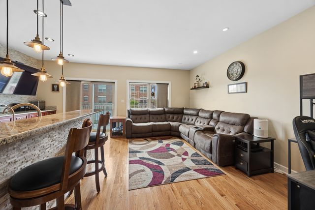 6635 W 64TH Place, Chicago, IL 60638