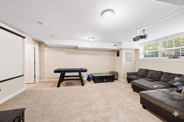 6635 W 64TH Place, Chicago, IL 60638