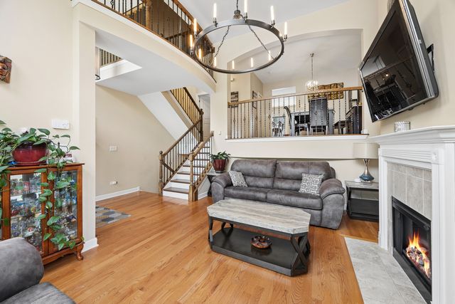 6635 W 64TH Place, Chicago, IL 60638