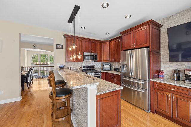 6635 W 64TH Place, Chicago, IL 60638