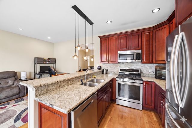 6635 W 64TH Place, Chicago, IL 60638