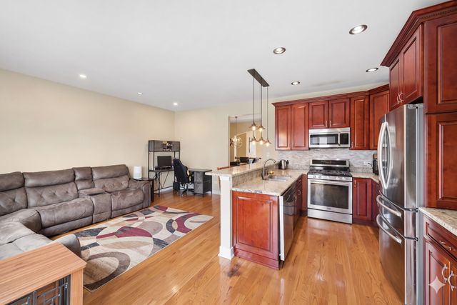 6635 W 64TH Place, Chicago, IL 60638