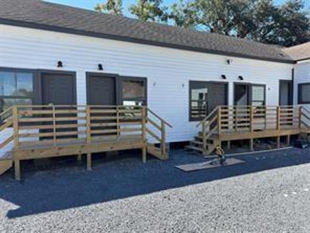 905 74th Street 6, Houston, TX 77011